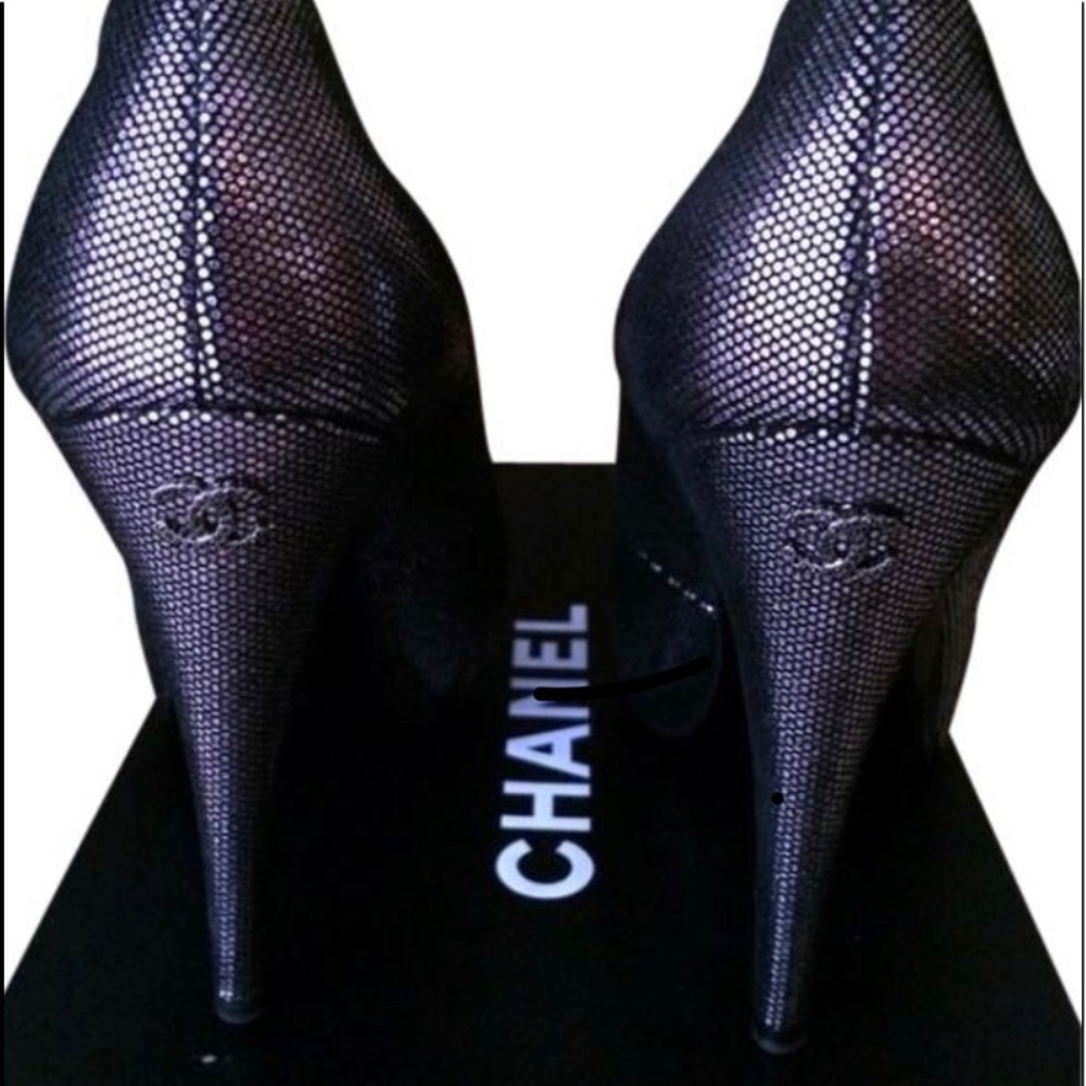 Gorgeous CHANEL pumps! Only worn once! Size 37.5